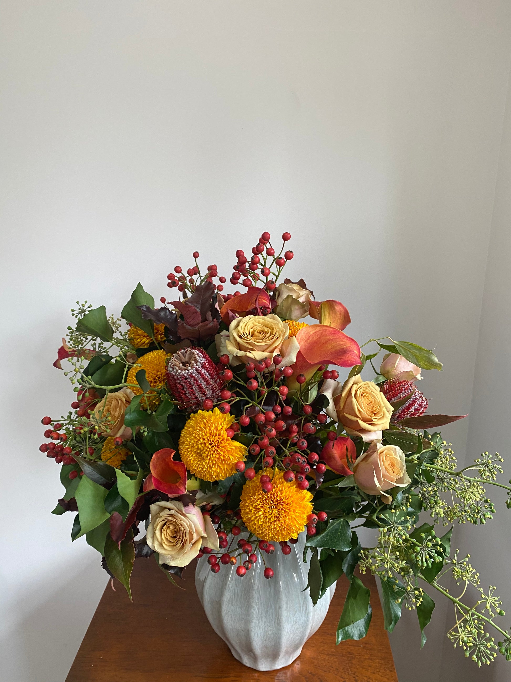 Luxury autumnal bouquet with orange calla lilies, mustard roses and banksia in 70s-inspired design - THE FREE STATE